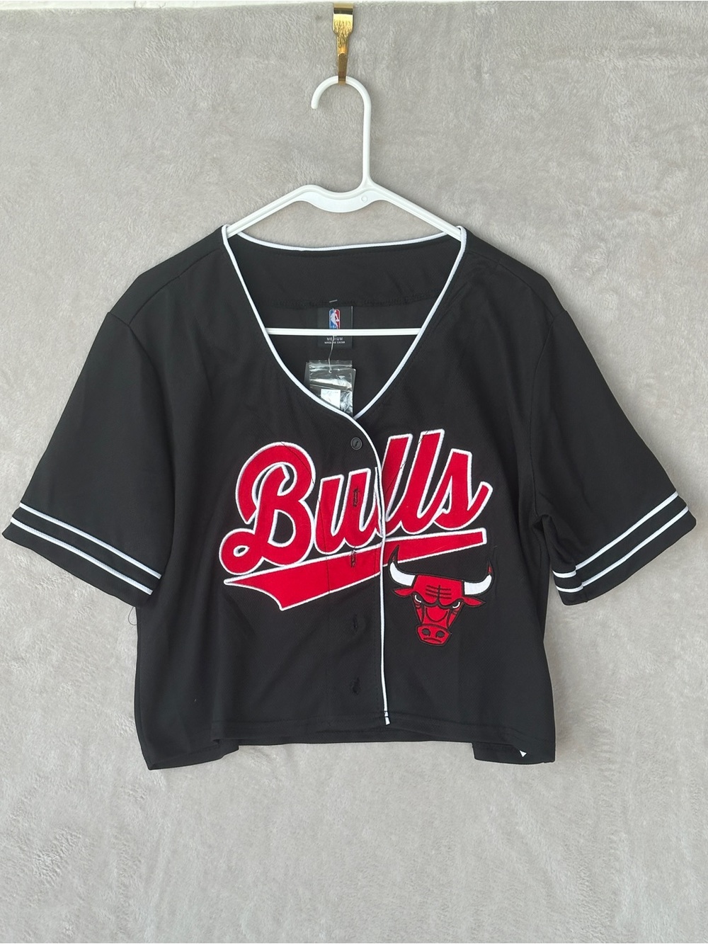 NWT NBA Chicago Bulls Black Cropped Jersey with Red Logo
